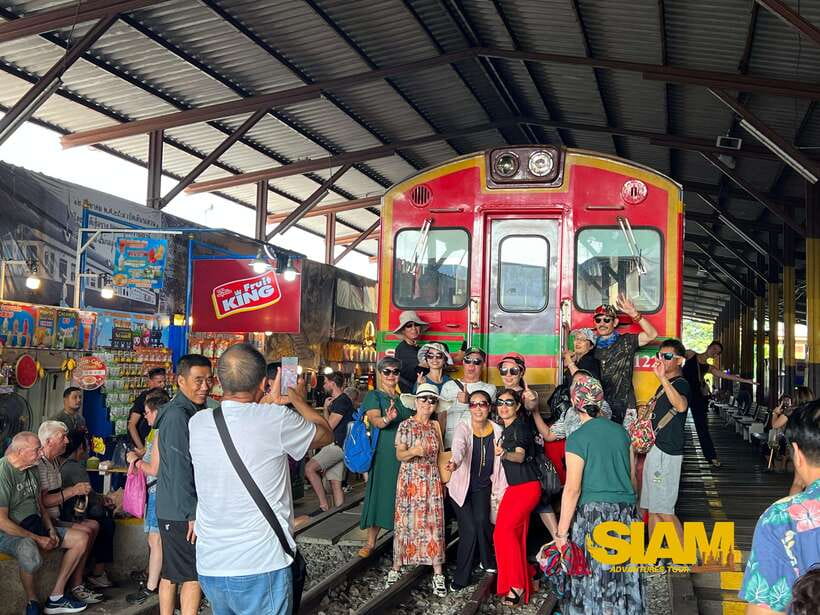 From Bangkok:Damnoen Floating Market and Railway Market Tour - Damnoen Saduak Floating Market by longtail boat