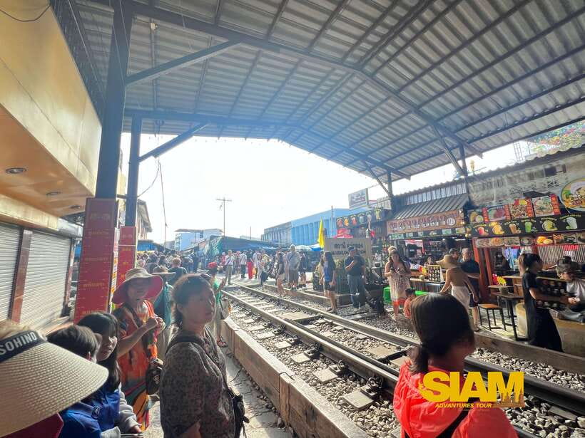 From Bangkok:Damnoen Floating Market and Railway Market Tour - Who should book this market combination