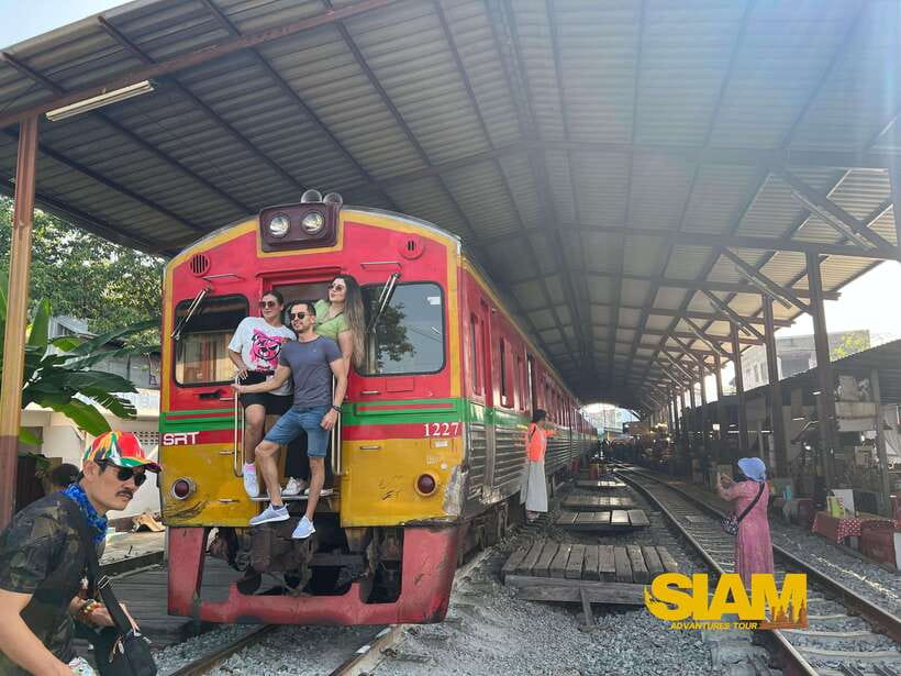 From Bangkok:Damnoen Floating Market and Railway Market Tour - Maeklong Railway Market and the train that arrives
