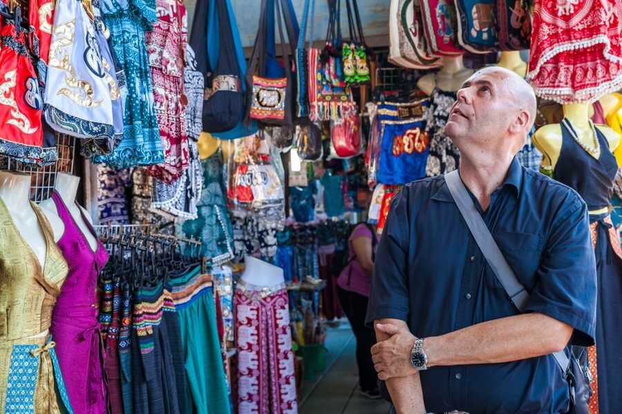 From Bangkok: Damnoen Saduak Floating Market Guided Tour - A 15-minute paddle through the canals
