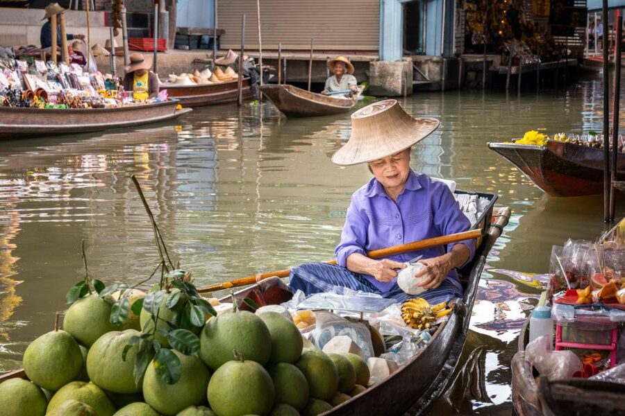 From Bangkok: Railway & Damnoen Saduak Floating Market Tour - Lao Tuk Luck, the older market by the canal