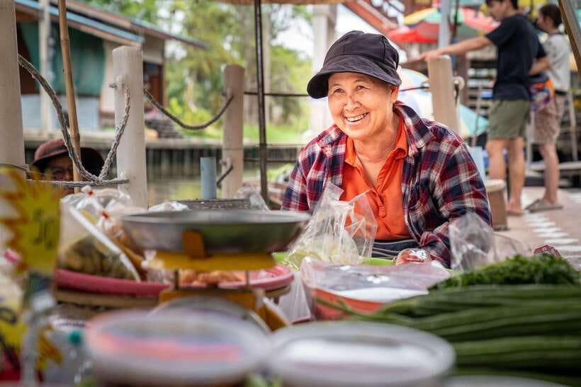 From Bangkok: Railway & Damnoen Saduak Floating Market Tour - Is $43 good value?