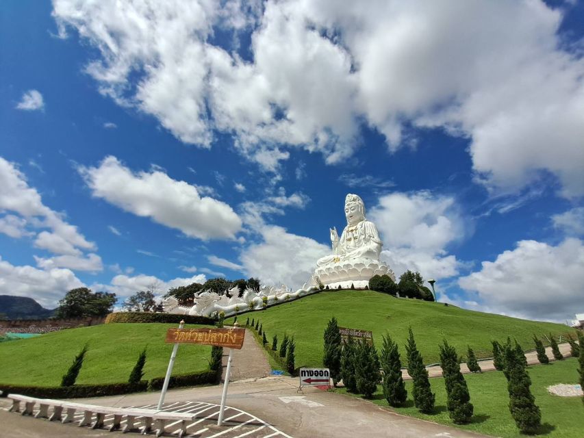 From Chiang Rai: Famous Temples and Golden Triangle Day Tour - Guides, transport, and the pace of the day