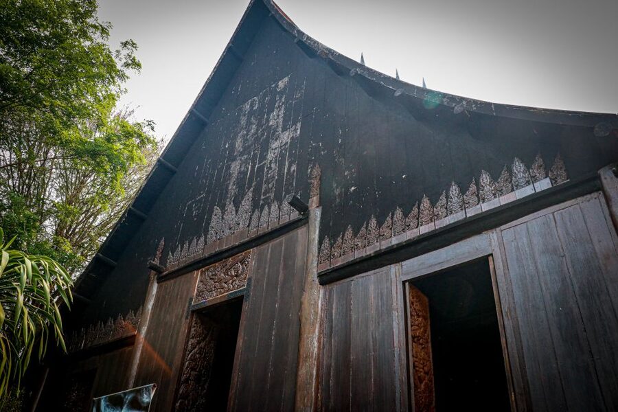 From Chiang Rai: Famous Temples and Golden Triangle Day Tour - The Golden Triangle and the Hall of Opium