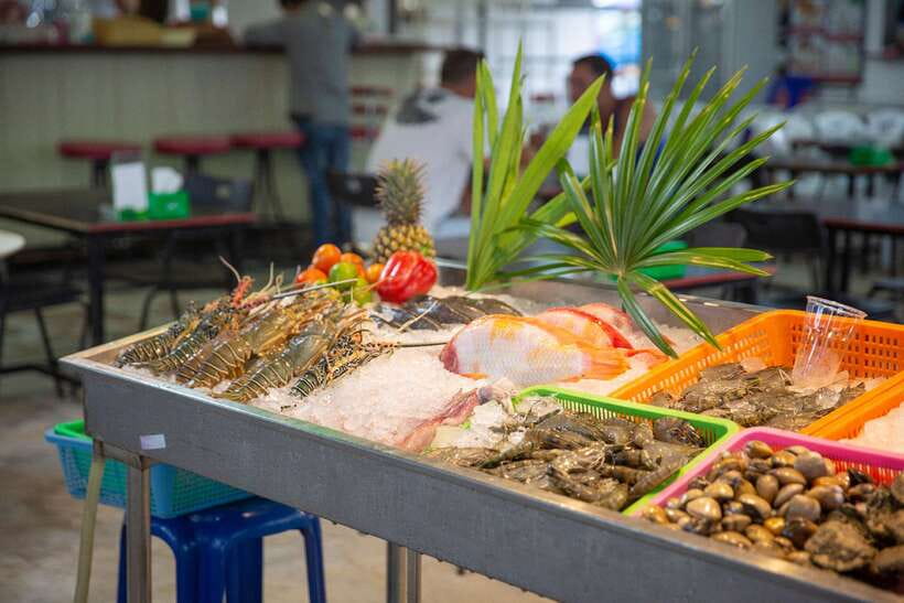 From Khao Lak: Phuket Naka Weekend Market - Wat Chalong, the current temple alternative