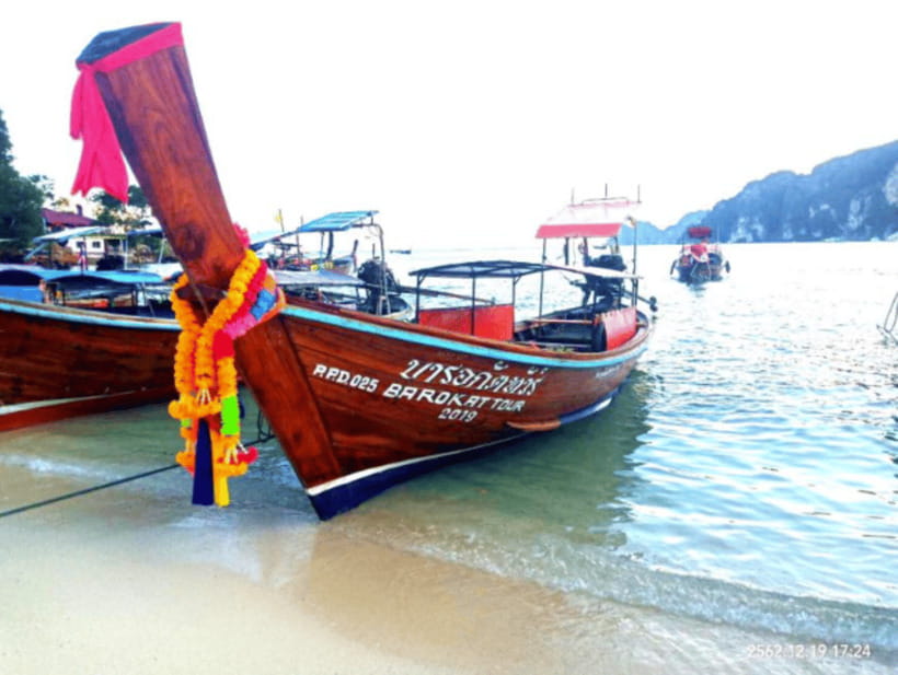 From Phi Phi islands: Phi Phi, Maya Area by longtail Boat - Loh Samah Bay and the final coastal views