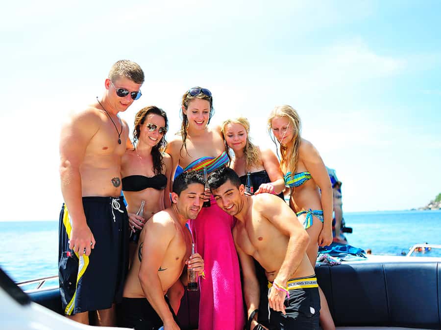 From Samui: Koh Tao and Nangyuan Snorkeling Tour Day Trip - Lunch, facilities, and the less polished side