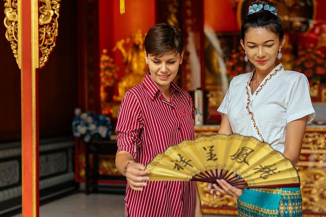 Full Day Bangkok PRIVATE City Tour With Locals - Wat Trimit & Wat Pho tickets - What this private Bangkok tour actually offers