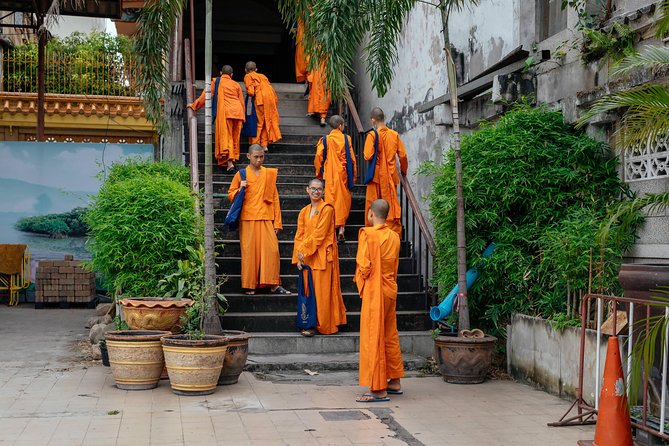 Full Day Bangkok PRIVATE City Tour With Locals - Wat Trimit & Wat Pho tickets - A tuk-tuk ride to the Golden Mount
