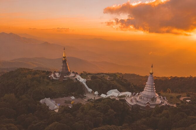 Full-Day Doi Inthanon National Park Tour with Trek and Pagodas - The King’s and Queen’s Pagodas in 30 minutes