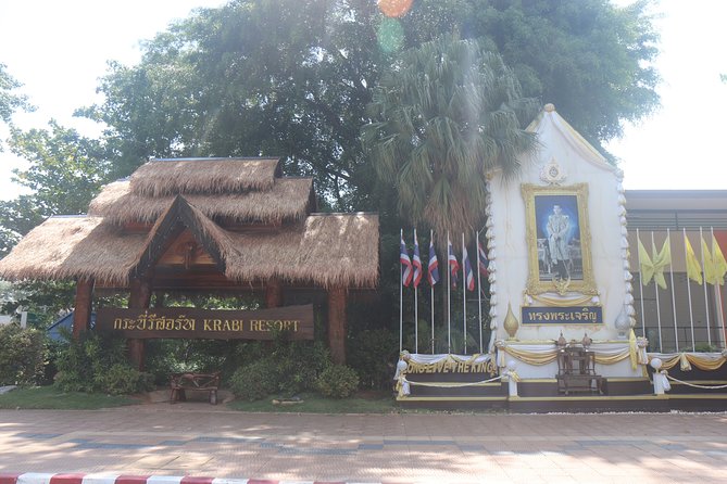 Full-Day Phi Phi Islands Tour with Lunch from Krabi - Why the 8:00 am departure matters at Maya Bay