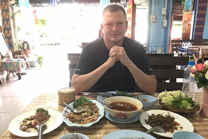 Go where the locals go, Eat what the locals eat! Food Tour with Local Foodies - Guides make or break the experience