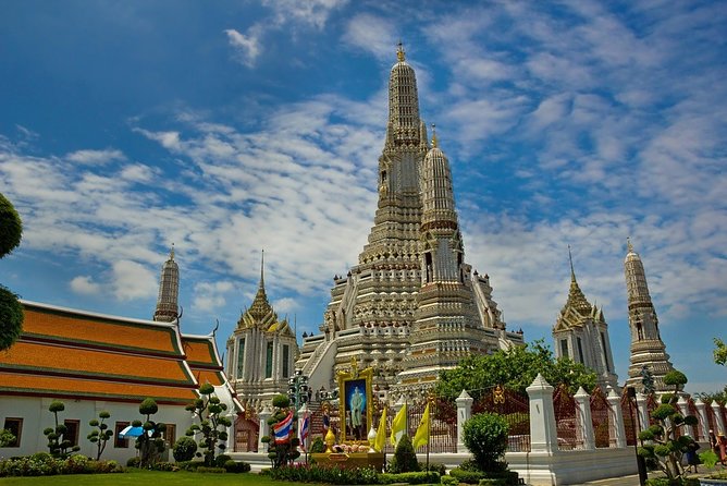 Grand Palace & Temples of Bangkok - Lunch, water, and the practical value of the package