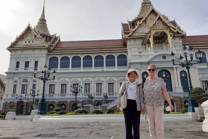 Grand Palace & Temples of Bangkok with experienced guide - How much the guide changes the experience