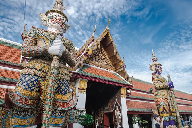 Grand Palace & Wat Arun Immersive Guided Walking Tour 3-Hour - Guide Quality and Group Size