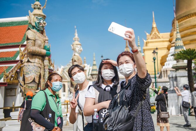 Grand Palace & Wat Arun Immersive Guided Walking Tour 3-Hour - Wat Phra Kaew and the Emerald Buddha
