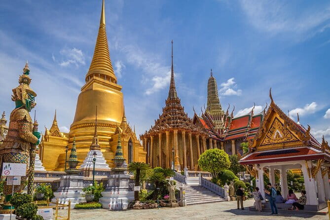 Grand Palace & Wat Phra Kaew Walking Tour with Professional Guide - Why the Grand Palace deserves your morning