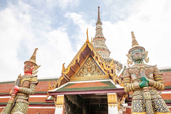 Grand Palace, Wat Phra Kaew, Wat Pho and Wat Arun Walking Tour From Bangkok - Crossing to Wat Arun