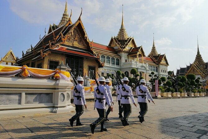 Grand Palace, Wat Phra Kaew, Wat Pho and Wat Arun Walking Tour From Bangkok - How good are the guides?