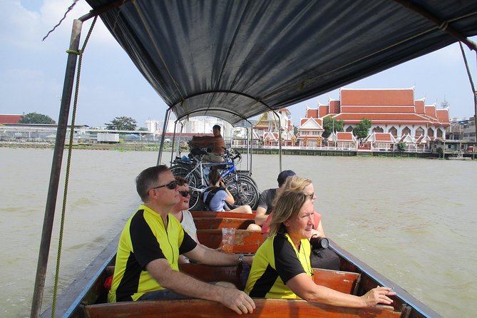 Green Bangkok Bicycle Tour - Crossing by long-tail boat