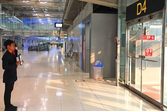 Guided Arrival Fast-Track Service: Bangkok Suvarnabhumi Airport - Reaching the curb and arranging your onward ride