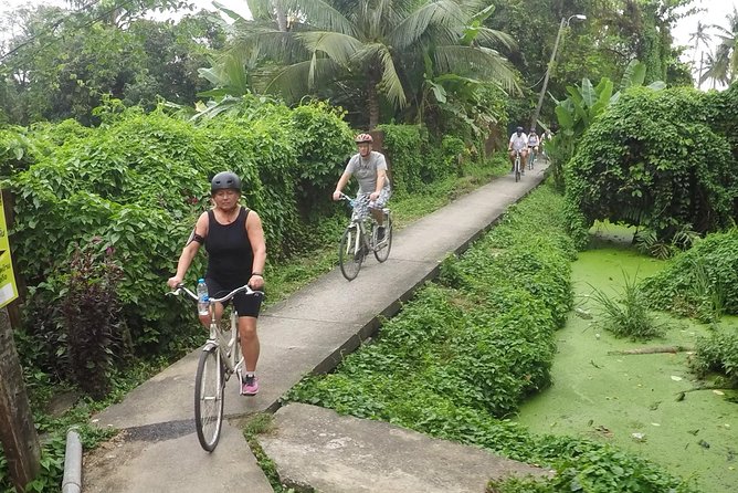 Half-Day Bangkok Bike Tour Including Lunch - Crossing Bangkok Noi and pausing by the water