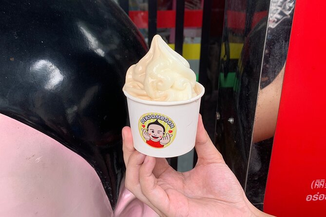 Half Day Bangkok Food and Sightseeing Tour - Tuk tuk rides and the MRT connection