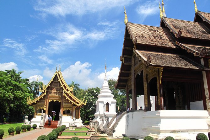 Half Day Chiang Mai City Temples & Museum Tour - Group or Private - Wat Phra Singh sets the tone