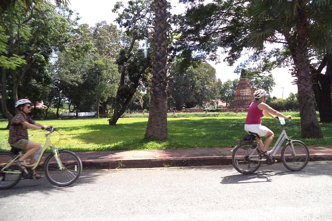 Half-Day Colors of Chiang Mai Biking Tour - Guides such as Eye and Wit shape the day