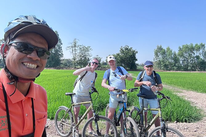 Half Day Countryside Cycling in Sukhothai - Dirt roads through the rice paddies