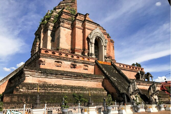 Half day Doi Suthep Temple and city temples (Private tour) - Wat Phan Tao and its teak interior
