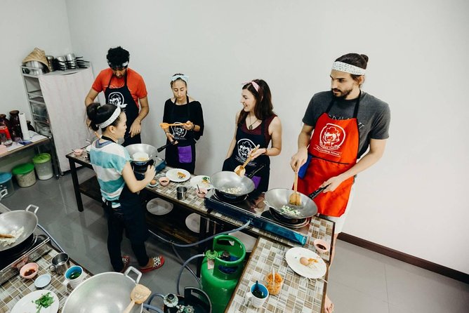Half Day Morning Cooking Class with Market Tour in Chiang Mai - Group Size, Timing, And Meeting Point