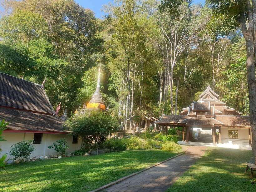 Half Day Morning Wat Pha Lat & Wat Phra That Doi Suthep Tour - Why these two Chiang Mai temples work so well together