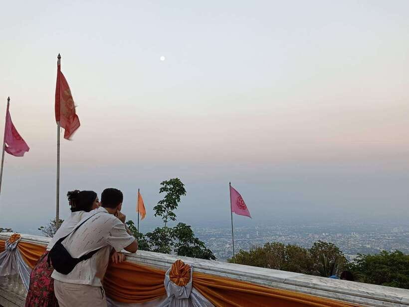 Half Day Morning Wat Pha Lat & Wat Phra That Doi Suthep Tour - Who should book this Chiang Mai temple tour?
