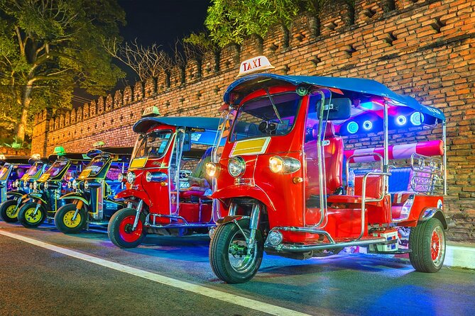 Half-Day Private Night Tour by Tuk Tuk in Chiang Mai City - Wat Chedi Luang and the big stupa