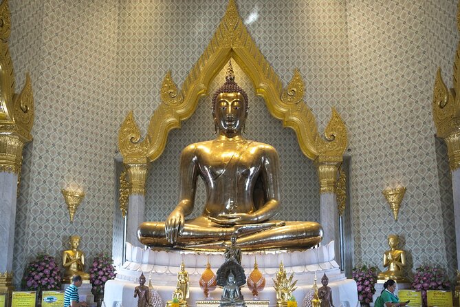 Half-Day Royal Grand Palace and Bangkok Temples Tour - Wat Phra Kaew connects the temples and palace