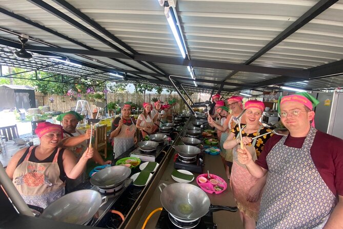 Half day Thai cooking Class + Market tour+Garden tour - The brief Banzaan Market stop