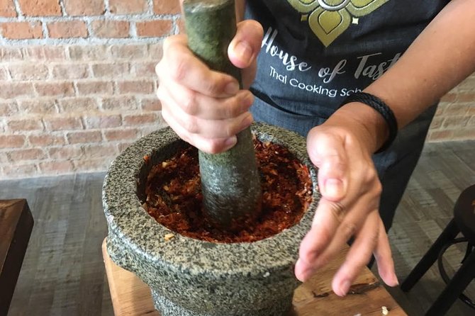 Hands on Thai Cooking Class and Market Tour - Who should book this experience?