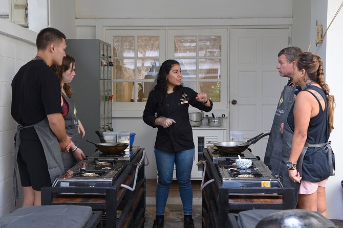 Hands-on Thai Cooking Class & Market Tour in Sukhumvit - The weekly menu: choose your cooking day carefully