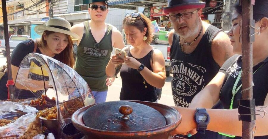 Hua Hin: Eat Like a Local Thai Food Tour - Meeting at the Hua Hin Clocktower