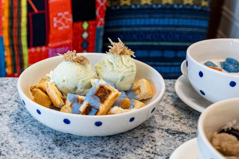 Hua Hin: Local Food Nighttime Guided Tour - Cream, transport, and the small-group advantage