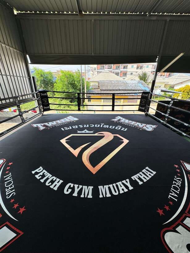 Hua Hin: Teach Muay Thaï group sessions - Walking into Petch Gym in Hua Hin