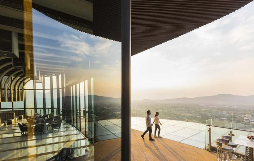 Hua Hin: Vana Nava Sky Bar Rooftop at Holiday Inn - Practical timing and dress advice