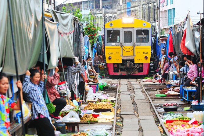 Iconic Markets: Damnoen & Train Market Explore - Who will get the most from this tour