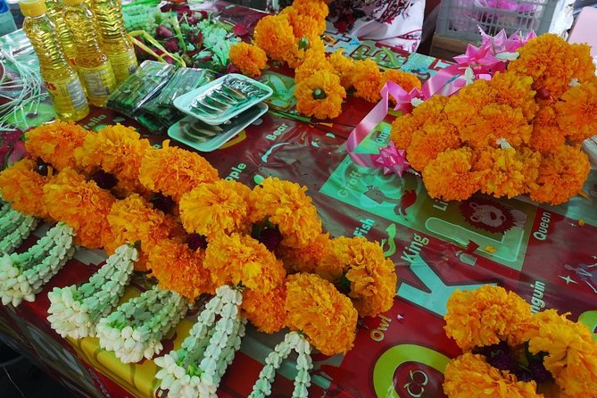 In and around Bangkok Private Tour Guide with Custom Experience - Markets and neighborhoods with more local texture