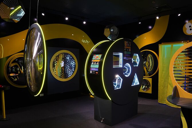 Interactive Amusement and Science theme park for all Ages - Optical Illusions and Photo Stops