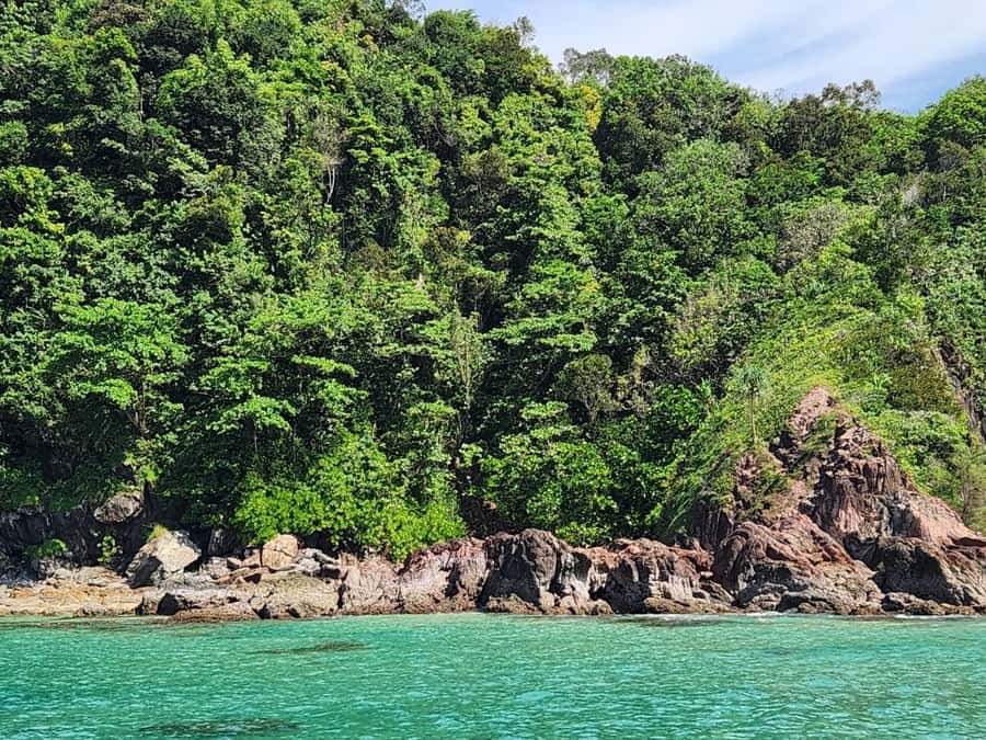 Khao Lak: Khao Na Yak Sightseeing & Snorkeling Small Group - First snorkeling stop: clear water close to shore