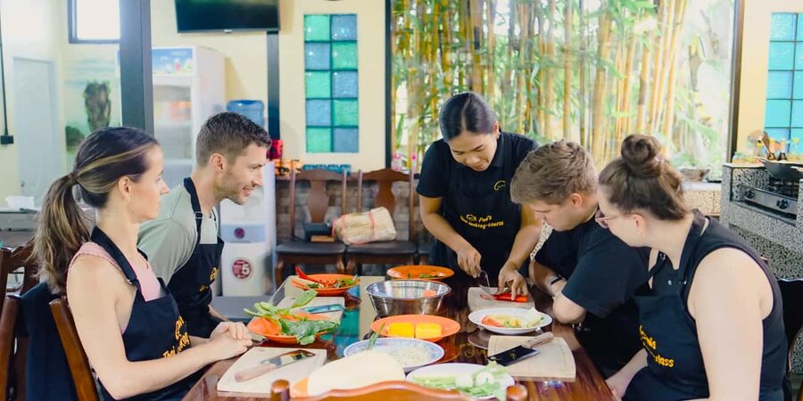 Khao Lak Pui's Authentic Thai Cooking Class - Who should book this cooking class?