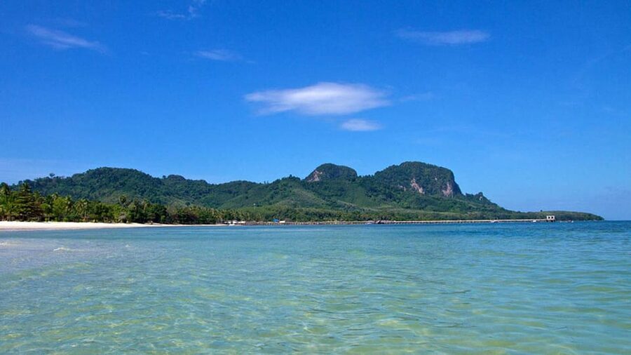 Ko Lanta: Emerald Cave and 4 Islands Tour by Longtail Boat - Emerald Cave: the day’s main event
