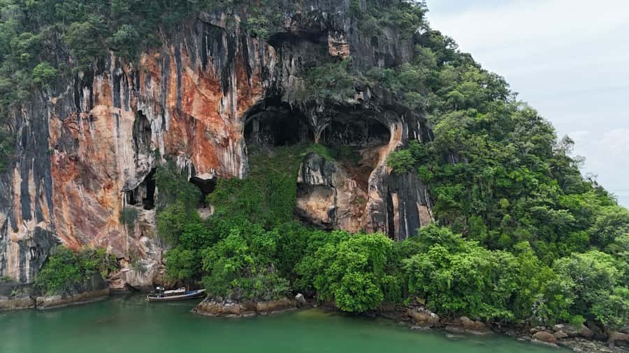 Ko Lanta: Half-Day Kayaking Koh Phee & Koh Talabeng 2 Caves - Koh Phee and the skull cave climb